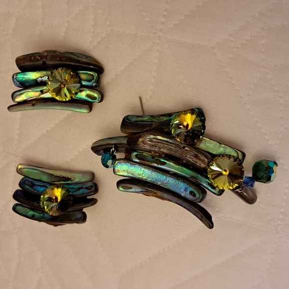 Abalone pin 3 x 1 half and clip earrings. Vintage new  with Swarovski crystals - Picture 2 of 7